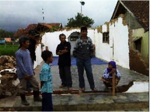 Puing Masjid Cisoyong di Desa Cikadu, 25 km arah barat laut kota Tasik
