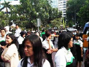 Suasana kantor B-Tel sesaat terjadi gempa
