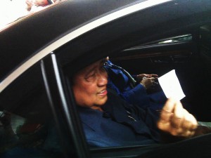 Presiden SBY menjadi orang pertama yang membayar tol Kanci-Pejagan
